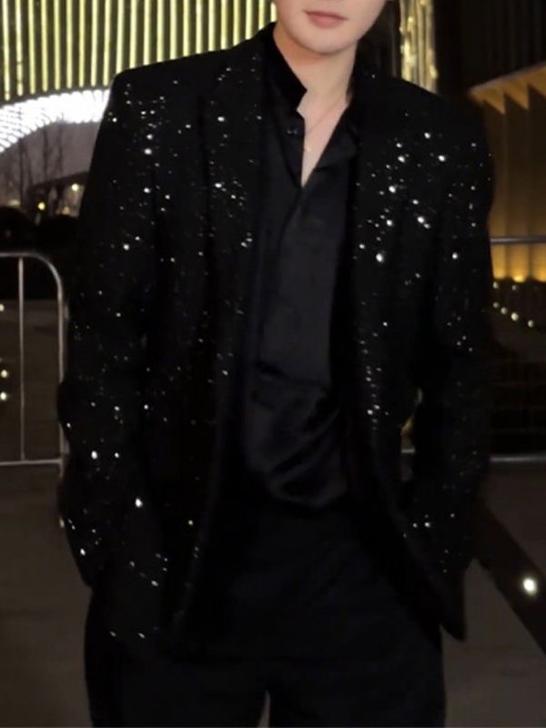 Black sequin blazer evening look